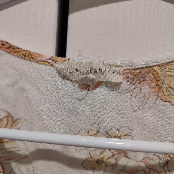 LA Heart: Cute Short Sleeved White and Yellow Flower Patterned Romper - Picture 2 of 2